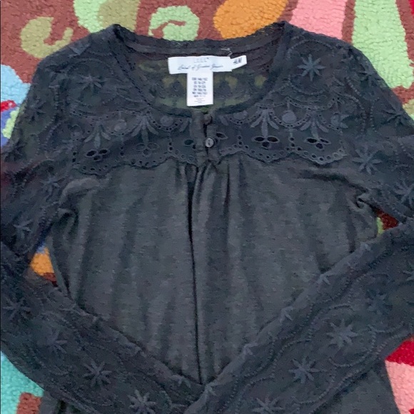 🌺H&M Girls Blouse with contrasting embroidery🌺 - Picture 2 of 5